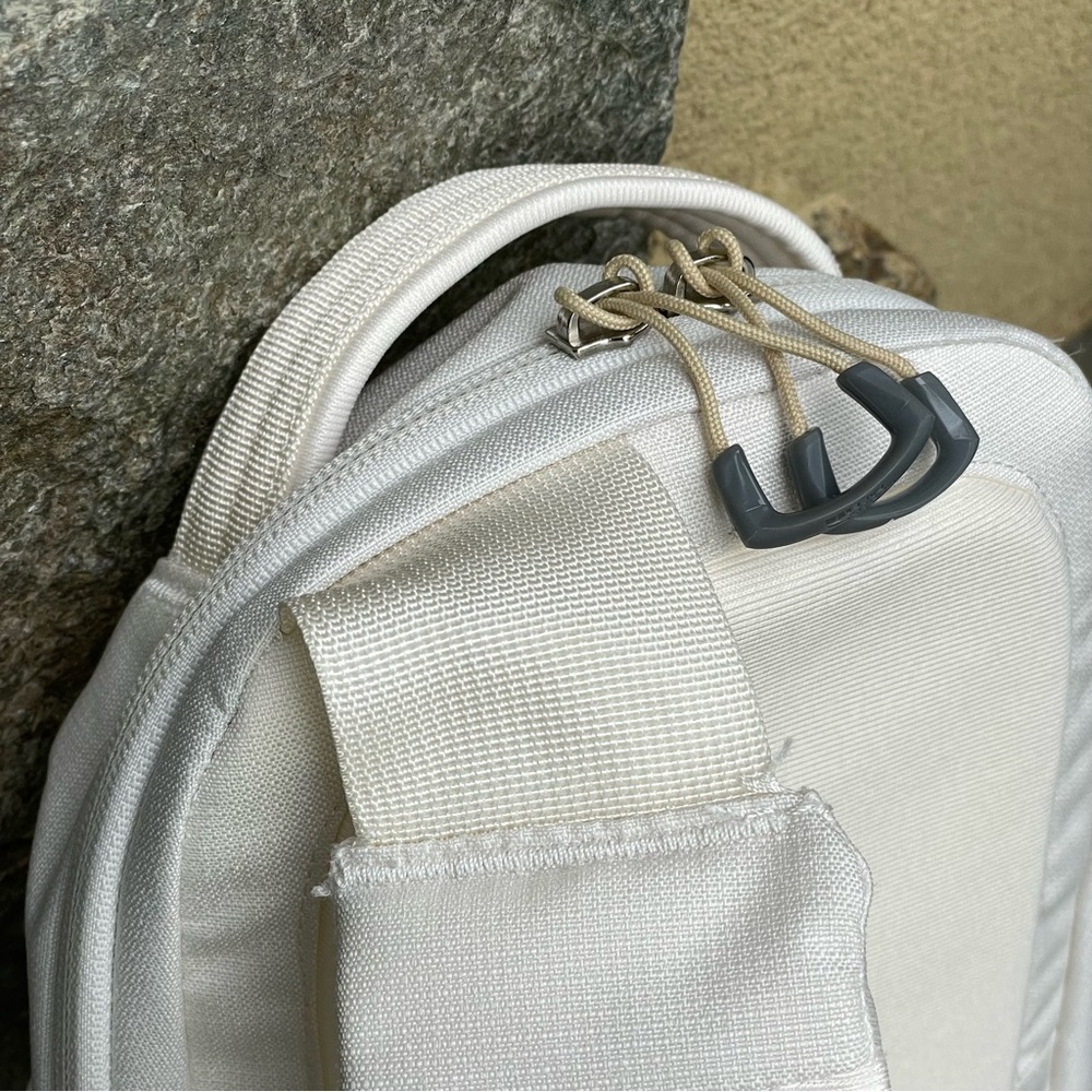 The North Face Borealis Sling Bag Backpack Gardenia White - Picture 7 of 17